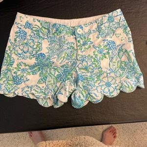 Lilly Pulitzer womens size 6 shorts, The butter cup short pattern